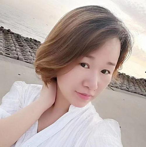 邹朔表姐头条,揭秘她的传奇人生与辉煌成就