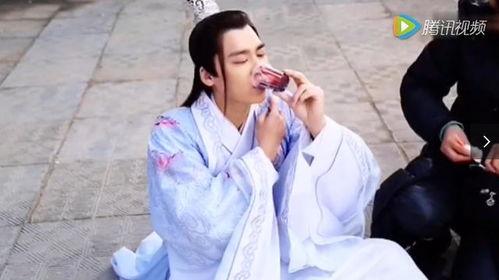 明星吐血是怎么拍的,明星吐血场面的幕后拍摄技巧