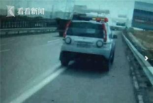 交警吃瓜视频搞笑,笑料百出，执法瞬间变喜剧现场