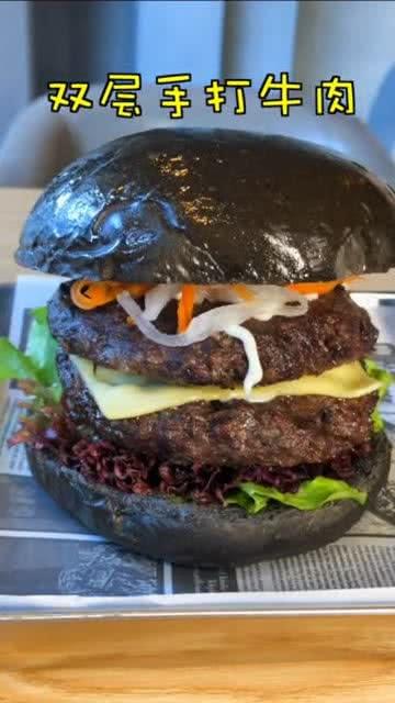 芝士夹心汉堡网红款,夹心汉堡网红新宠，一口咬下幸福感爆棚！