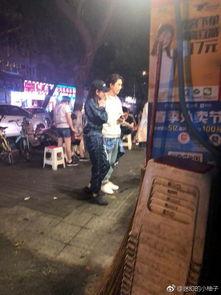 明星在路边喝酒照片,明星深夜畅饮，酒香四溢引围观