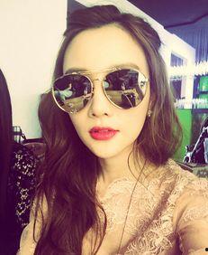 明星戴墨镜的女人图片,揭秘戴墨镜的时尚女神风采