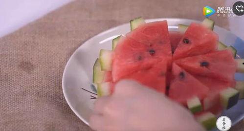 小雅雅吃瓜,小雅雅的瓜田奇遇记