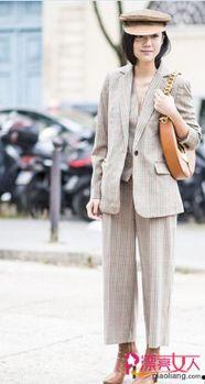 明星穿西装女跳舞